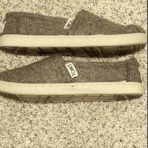 TOMS slip on youth shoes
